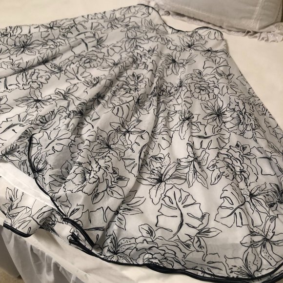Jones New York Signature Dresses & Skirts - Jones New York skirt - cool and summery - size 8